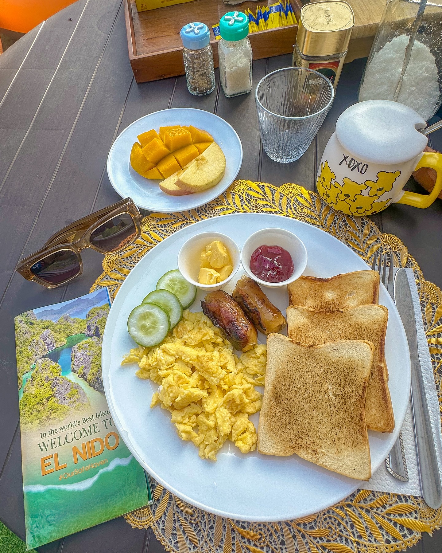 El Nido guidebook breakfast setup